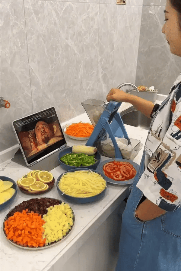 DashXPro Safe Slice Adjustable Thickness Kitchen Slicer